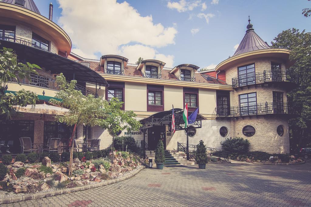 Hotel Kitty Miskolc Esterno foto